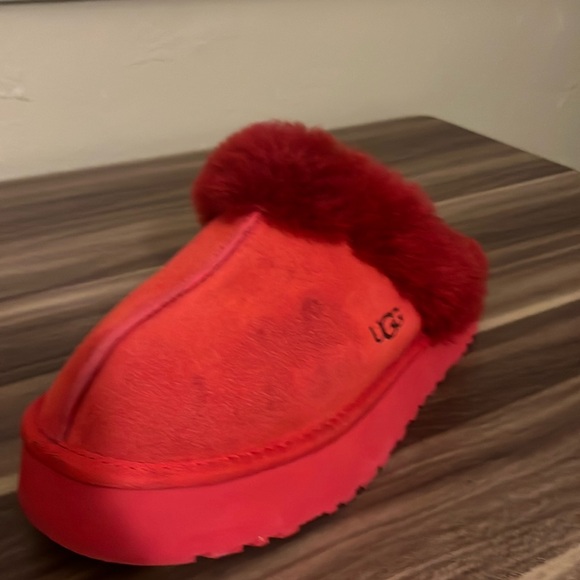 UGG Disquette Red Fluffy Slippers - Picture 11 of 16